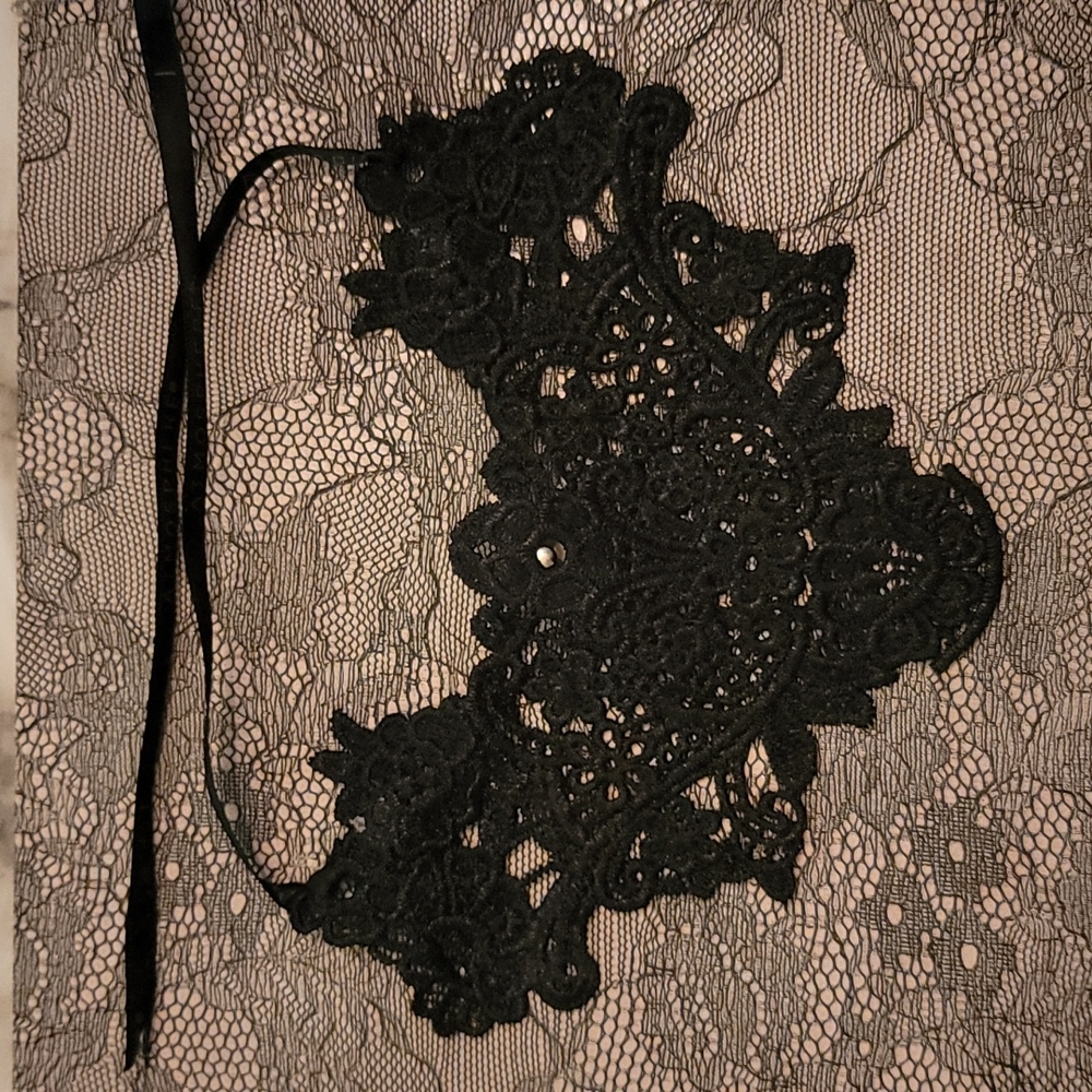 Gothic style choker